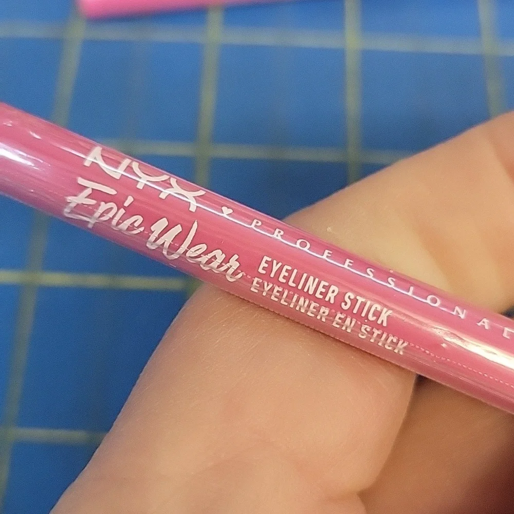 NYX Epic Wear Pink Spirit 1.22g Lip Liner EWLS19  New Sealed Pencil